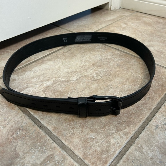 Genuine Dickies Black Leather Belt with Black Buckle Size 44 Casual Classic - Picture 2 of 6
